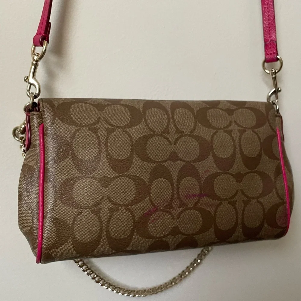 COACH⚡️”Ruby” Signature Monogram Fuschia Pink Turnlock Chain Bag - Picture 6 of 16